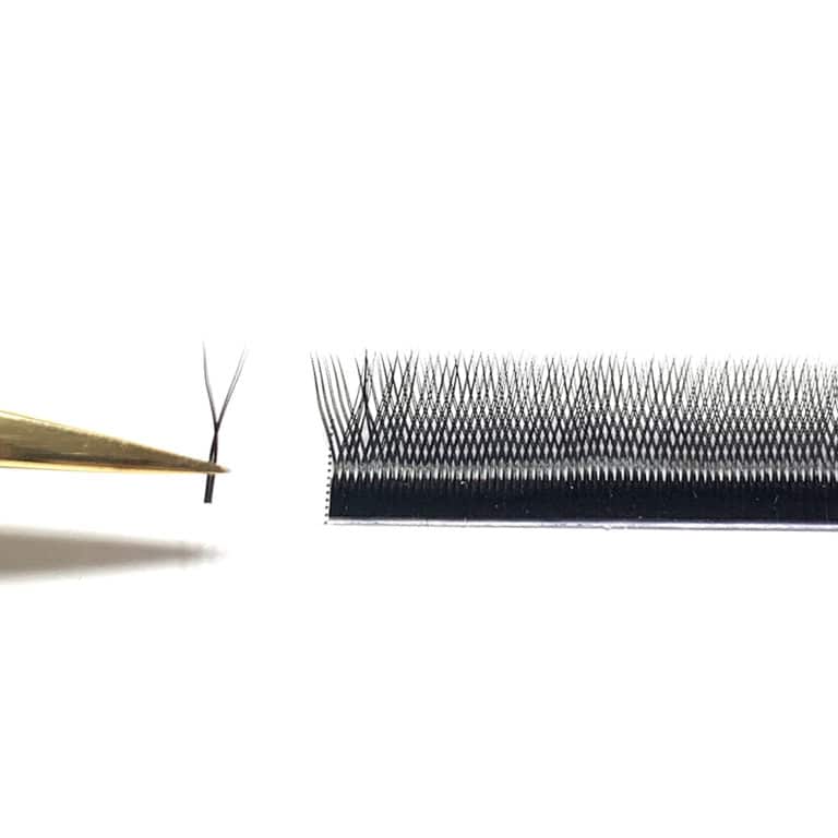 yy-lashes-close-up-